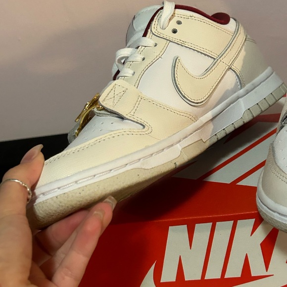 Women’s Size 6 Limited Edition Nike Dunks - Picture 2 of 5